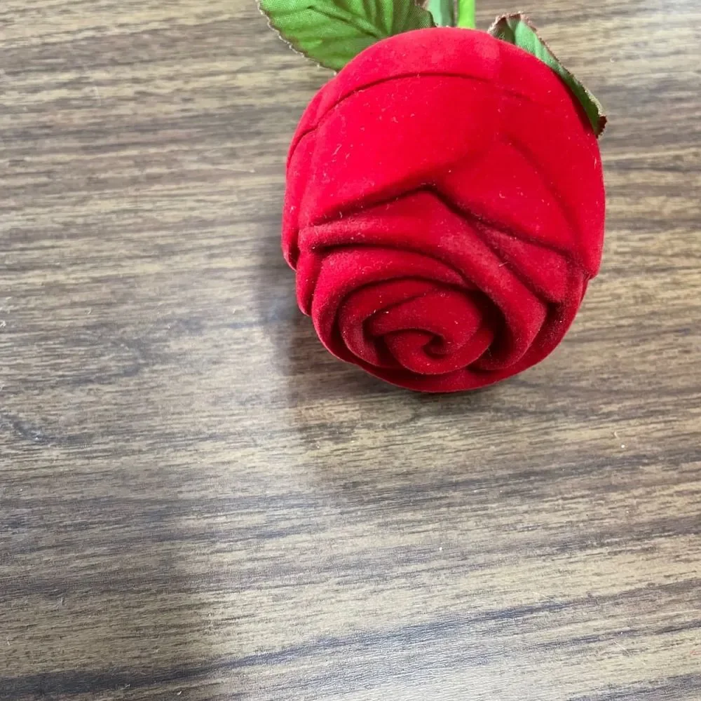 Avon Red Rose Velvet Ring Earring‎ Jewelry Box Valentine's Day Gift